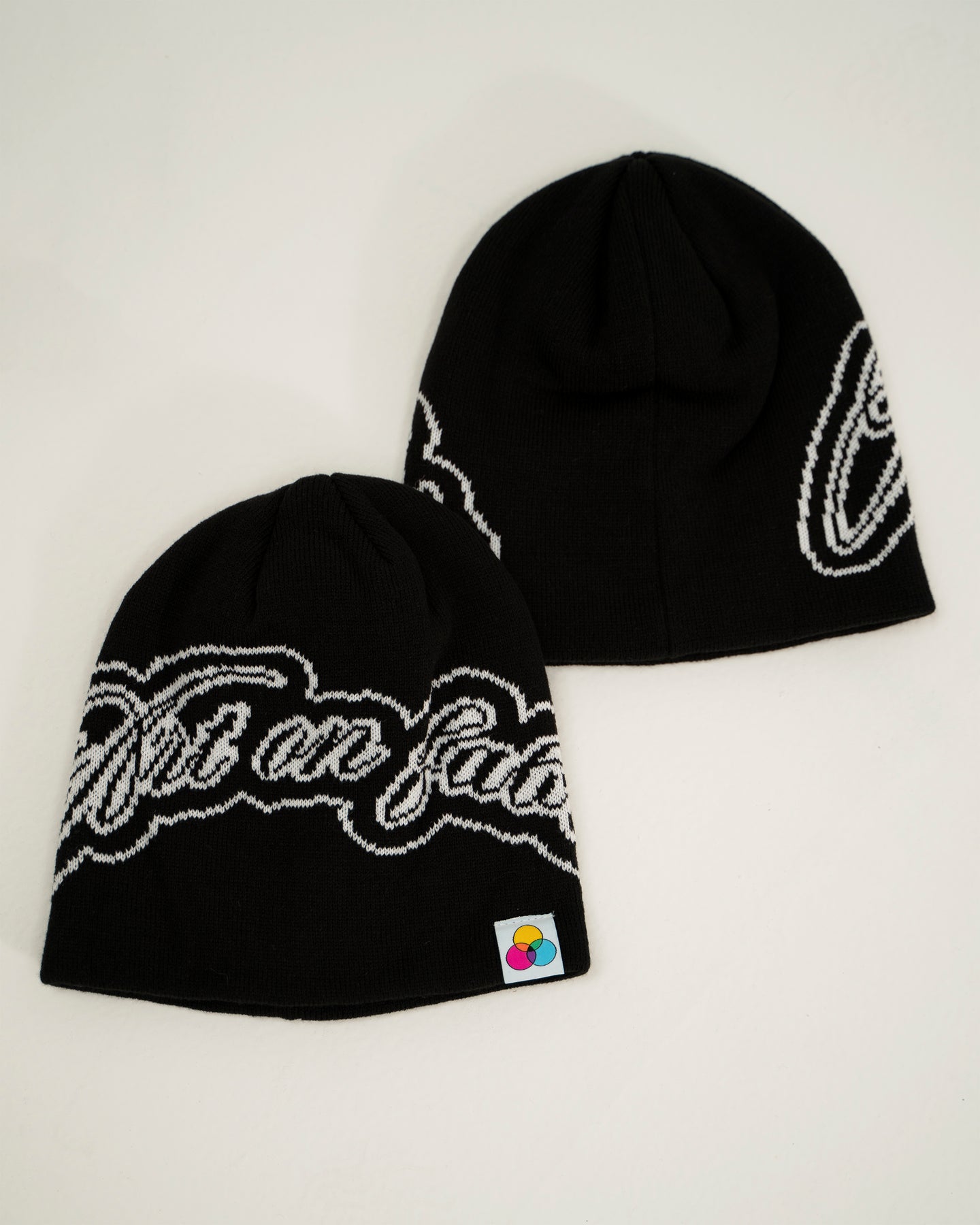 ART PIECE : ARCHED LOGO KNITTED BEANIE BLACK